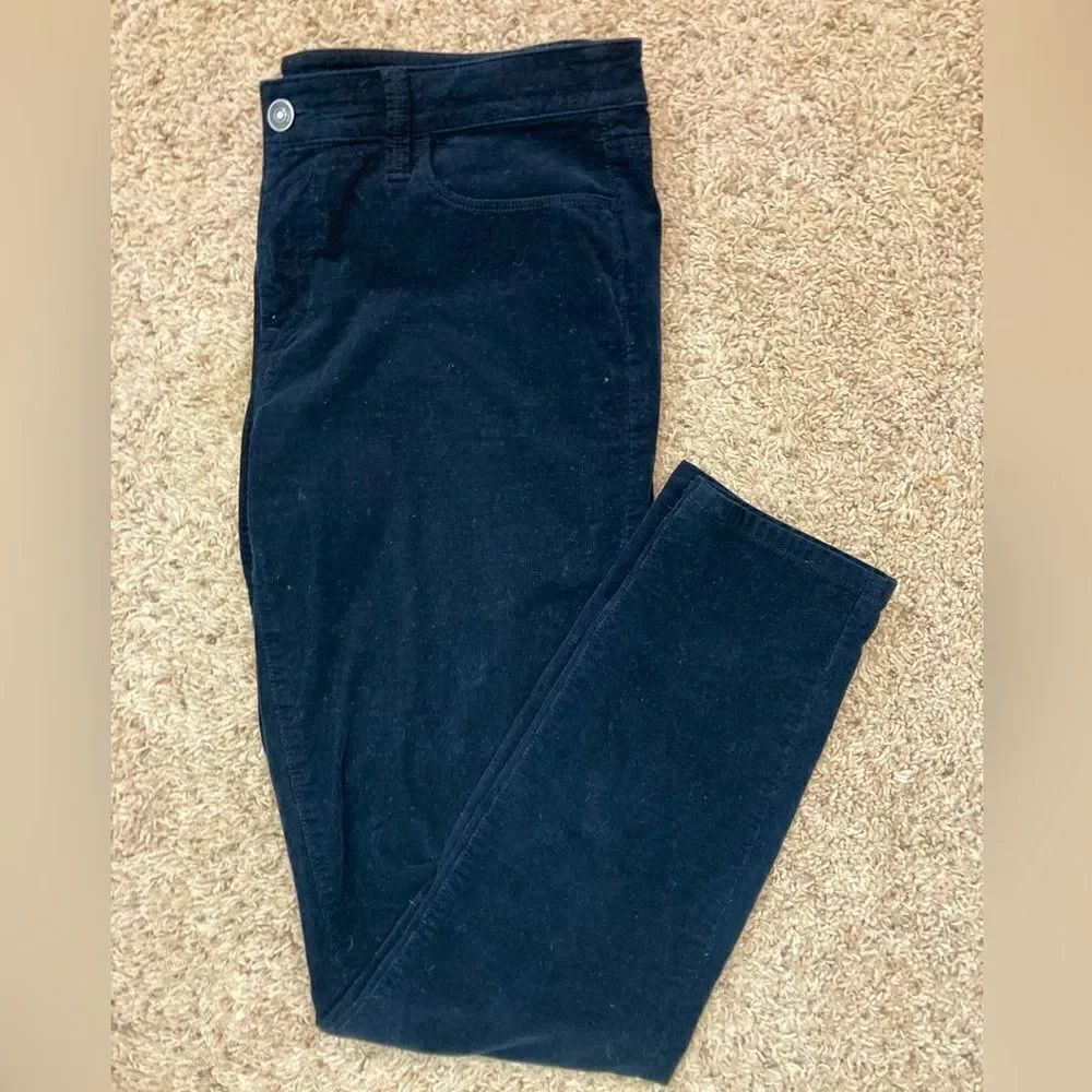 Loft NWOT Skinny Corduroys w/ stretch dark black runs big